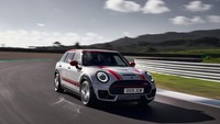 Kedua model MINI ini dikatakan akan diselipkan dengan mesin Turbocharged 2.0 liter empat silinder. Foto: Pool (Leftlanenews)