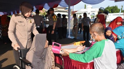 Polri Gelar Pengobatan Gratis di Bogor