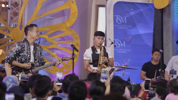 Nidji bersama vokalis barunya, Ubay.