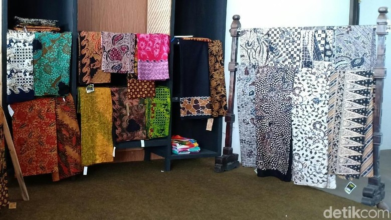Bupati Anas Ingin Warga Pakai Batik Banyuwangi Saat Lebaran Bupati Anas Ingin Warga Pakai Batik Banyuwangi Saat Lebaran