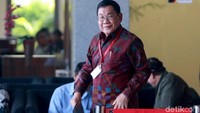 Wakil Bupati Mesuji, Saply, menyambangi gedung KPK, Jakarta, Kamis (16/5/2019). Saply yang kini menjadi Plt Bupati Mesuji itu nampak mengenakan kemeja batik lengan panjang saat menyambangi gedung KPK.