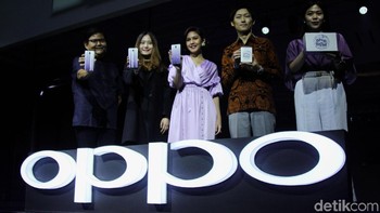 Namun Instax Share SP-2  bisa didapat murah dengan membeli paket bundling F11 Jewelry White Exclusive Bundling seharga Rp 4,499 juta. Foto: Rifkianto Nugroho/detikINET