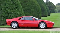 Ferrari 288 GTO sering mejeng di berbagai pameran mobil klasik dunia. Mobil hanya diproduksi pada tahun 1984 sampai 1987. Foto: Ferrari via Newspress