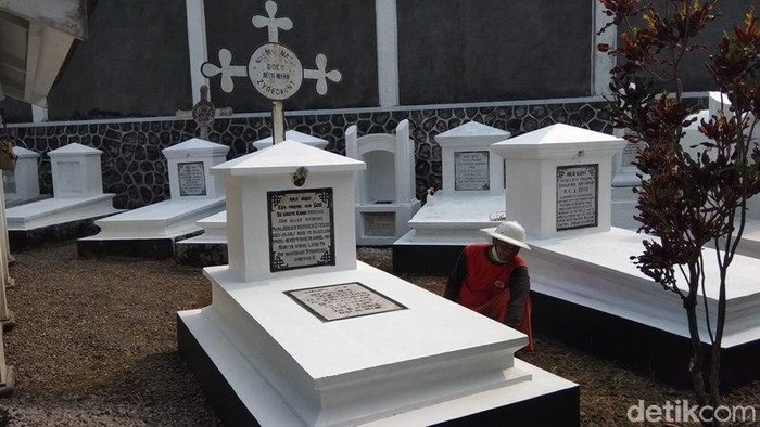 Makam tokoh kemanusiaan asal Belanda, Johannes van der Steur di Magelang, Kamis (16/5/2019).