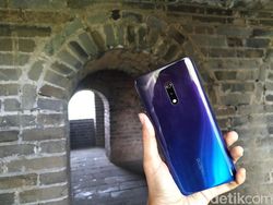 Aksi Realme X di Tembok Besar China