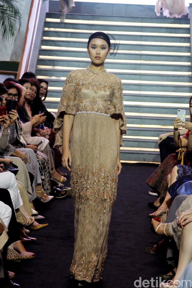 Priyo Oktaviano memamerkan koleksi baju lebaran semi couturenya dengan sentuhan romantis dan feminin dalam acara Ramadhan In Style di Lamoda, Plaza Indonesia, Jakarta, Rabu [15/05/2019]. Foto: Mohammad Abduh/Wolipop