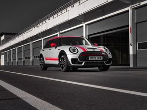 Di 2020 Mobil MINI Bakal Makin Ngebut
