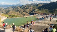 Hierve el Agua memiliki beberapa kolam di atasnya yang bisa digunakan wisatawan untuk berenang dan foto-foto. (iStock)