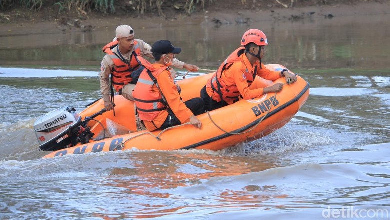 Usai Pesta Miras, Pasha Hanyut di Sungai Citarum Bandung Usai Pesta Miras, Pasha Hanyut di Sungai Citarum Bandung