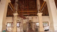 Masjid yang berdiri sejak tahun 1761 itu tengah dalam proses restorasi untuk merawat keaslian masjid tersebut.