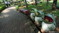 Perawatan ini dilakukan agar taman tetap terjaga kebersihannya dan nyaman.