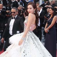 Jessica Jung, mantan personel SNSD jadi dinyinyirin netizen karena penampilannya yang dinilai beda. Jessica dituduh melakukan banyak operasi plastik.  Foto: Instagram @jessica.syj