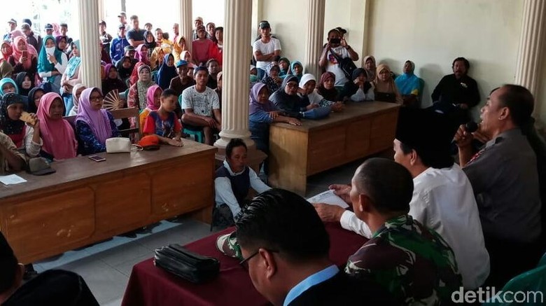 Diduga Bangkrut, KUD di Banyuwangi Tak Bisa Bagikan Miliaran Uang Nasabah Diduga Bangkrut, KUD di Banyuwangi Tak Bisa Bagikan Miliaran Uang Nasabah