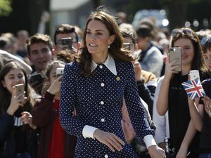 Bak Selebriti, Para Putri Kerajaan Dunia Tampil dengan Gaun Belahan Tinggi