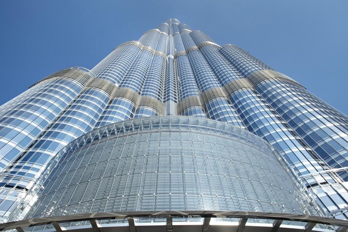Pernah mengunjungi Burj Khalifa di Dubai? Ada fakta unik saat berpuasa di bangunan tertinggi di dunia itu. Waktu puasa di sana berbeda tiap lantainya. Kok bisa?