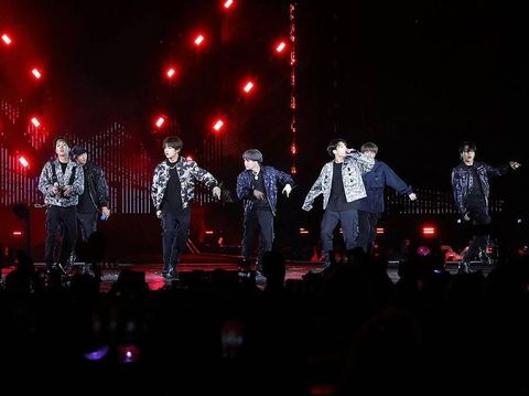 Tak Ingin Bebani Ortu, Cerita Anak SMA Jualan Keripik untuk Beli Album BTS