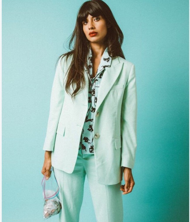 Beberapa orang tidak setuju dengan perkataannya. Jameela sendiri mengaku tidak menyukai tampilan sempurna karena dianggap bisa menyesatkan wanita muda. Aku menderita gangguan makan ketika remaja dan aku tahu bagaimana gambar sempurna di majalah bisa (merusak), ungkapnya pada BBC. Foto: Instagram @jameelajamilofficial