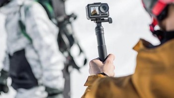 Kamera besutan DJI ini punya layar depan 1,4 inch yang berguna ketika vlogging atau melakukan selfie. Foto: DJI