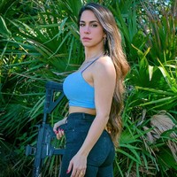 Orin kerap berbagi foto tentang kecintaannya pada senjata, dimana ia mengunggah video dari praktik penembakannya sendiri. Foto: Instagram @orin_julie