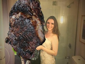 Putus Cinta, Wanita Ini Pilih Tutupi Foto Mantan Pakai Foto Steak!