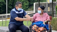 Romeo-Juliet lagi ngobrol, ucap Annisa merujuk kepada SBY dan Ani.