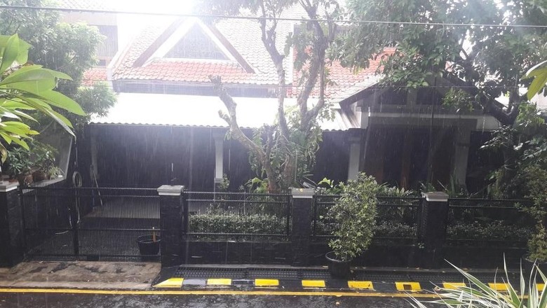 Begini Suasana Rumah Menteri PUPR di Bekasi yang Bakal Digusur Begini Suasana Rumah Menteri PUPR di Bekasi yang Bakal Digusur