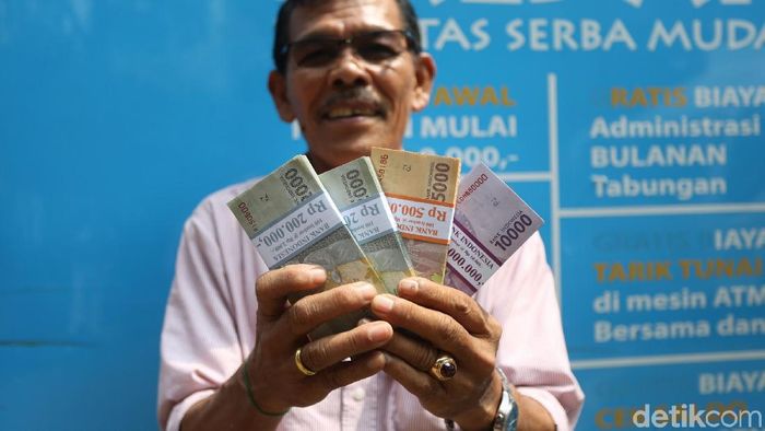 Foto: Ilustrasi Penukaran Uang (Agung Pambudhy/detokFinance) Foto: Ilustrasi Penukaran Uang (Agung Pambudhy/detokFinance)