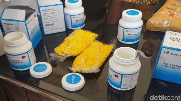 Polisi Sukabumi Tangkap 3 Pemuda Penjual Obat Parkinson Ilegal