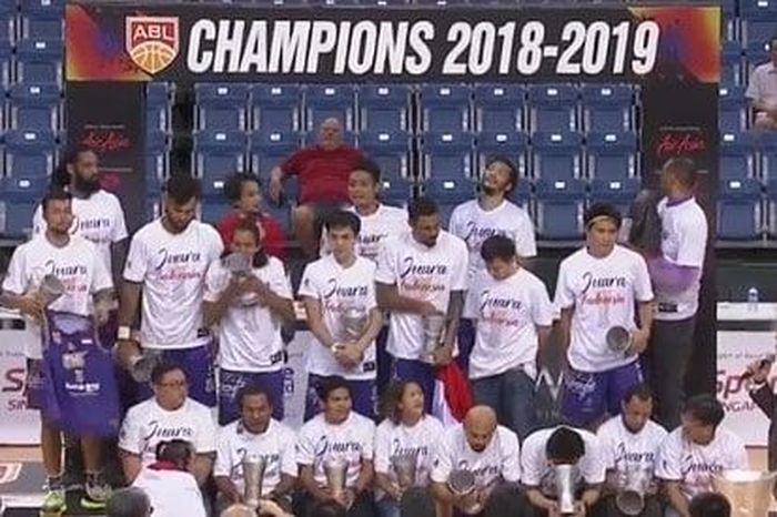 Menpora Imam Nahrawi menyanjung CLS Knights usai menjuarai ASEAN Basketball League 2018/19 (Foto: ist.) Menpora Imam Nahrawi menyanjung CLS Knights usai menjuarai ASEAN Basketball League 2018/19 (Foto: ist.)