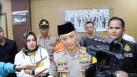 Kapolres Garut AKBP Budi Satria Wiguna mengatakan kejadian pencabulan tersebut terbongkar saat salah seorang orang tua korban melapor ke Polsek Cisewu.