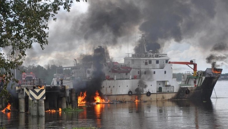 Kapal Terbakar di Pelabuhan Merauke: 2 ABK Tewas, Nakhoda Hilang Kapal Terbakar di Pelabuhan Merauke: 2 ABK Tewas, Nakhoda Hilang