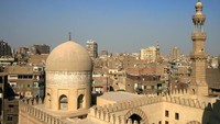 Mundur ke era pembuatannya, Mosque of Ibn Tulun dibangun oleh gubernur mesir yang bernama Ahmad Ibn Tulun. Suatu hari, Ahmad mendapat ide untuk membangun masjid di atas sebuah bukit kecil yang bernama Jabal Yashkur. (iStock)