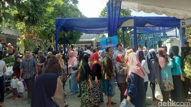 Warga Bandung Barat Serbu Bazar Sembako Murah Ramadhan Kemendag