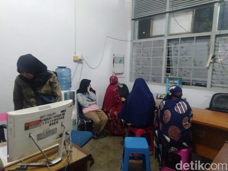 Dinsos Makassar Razia Kos untuk Dapatkan Pasangan Mesum saat Ramadhan Dinsos Makassar Razia Kos untuk Dapatkan Pasangan Mesum saat Ramadhan