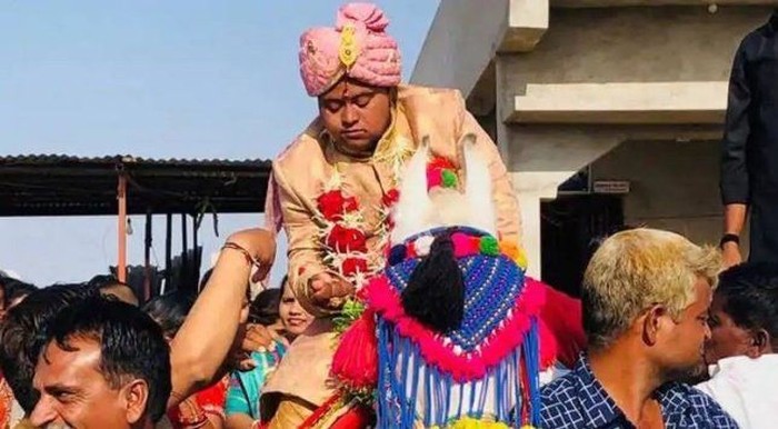Ajay Barot menikah tanpa pengantin wanita. Foto: ist Ajay Barot menikah tanpa pengantin wanita. Foto: ist