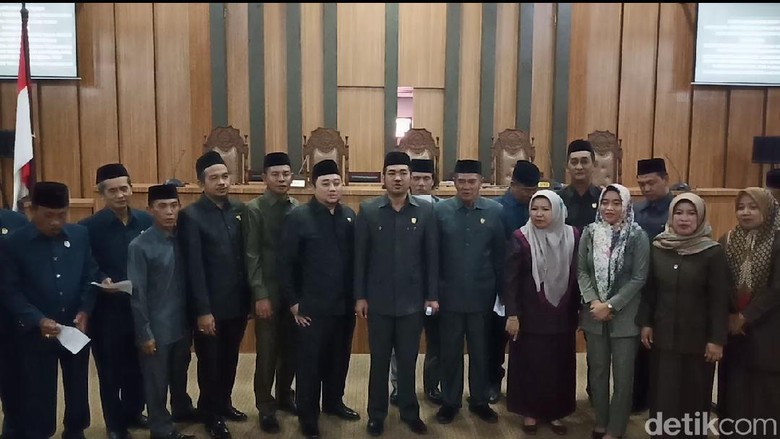 DPRD Maros Deklarasi Tolak People Power DPRD Maros Deklarasi Tolak People Power