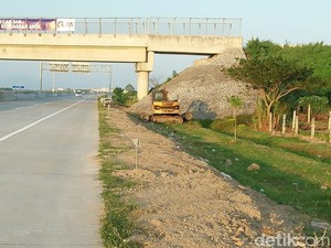Jelang Mudik, Jasa Marga Bongkar Tanggul Banjir Tol Madiun