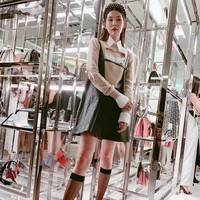 Tersebarnya pesan intim antara Carrie Wong dan Ian Fang yang sama-sama bernaung di bawah manajemen perusahaan media MediaCorp itu semakin ramai diperbincangkan dan menjadi skandal karena keduanya sudah memiliki pacar. Carrie merupakan kekasih dari model Taiwan, Boris Lin.  Foto: Instagram