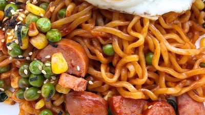 Tambah Nutrisi Mie Instan Untuk Sahur Dengan 10 Racikan Ini