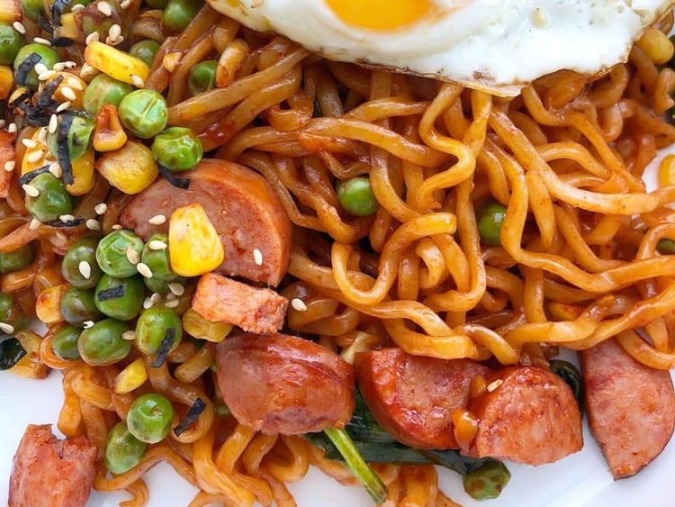 Tambah Nutrisi Mie Instan Untuk Sahur Dengan 10 Racikan Ini