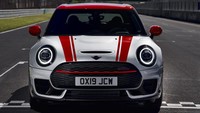 Dengan ketangguhan yang ditawarkan, MINI Clubman JCW dikatakan bisa berlari 0-96 km/jam hanya dalam 4,9 detik. Sedangkan untuk Countryman JCW dikatakan bisa berlari 0-96 km/jam hanya dalam 5,1 detik. Foto: Pool (Leftlanenews)
