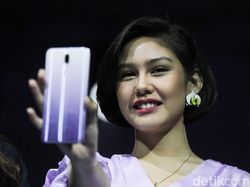 Penampilan Si Cantik Oppo F11 Jewelry White Bareng Milea