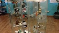  Ada juga patung dan kerajinan kecil bertema kucing yang lucu dan menggemaskan (thecatmuseum.com.sg) 