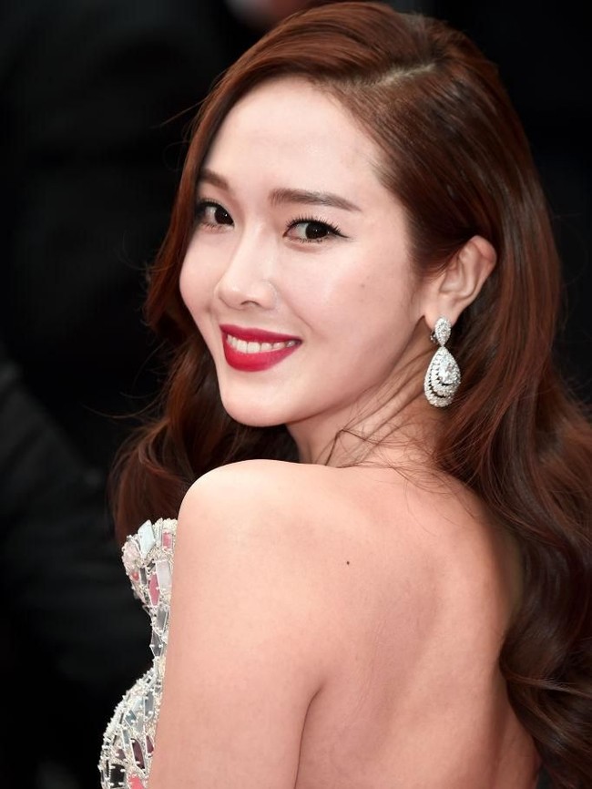 Sejumlah netizen Korea Selatan menilai Jessica kini melakukan prosedur kecantikan seperti botox dan filler. Mereka menyadari bahwa bagian dahi Jessica terlalu kencang dan mulus. Begitu juga dengan dagunya.  Foto: dok. Getty Images