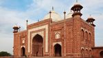 Foto: Masjid Kembar Kontroversial di Taj Mahal