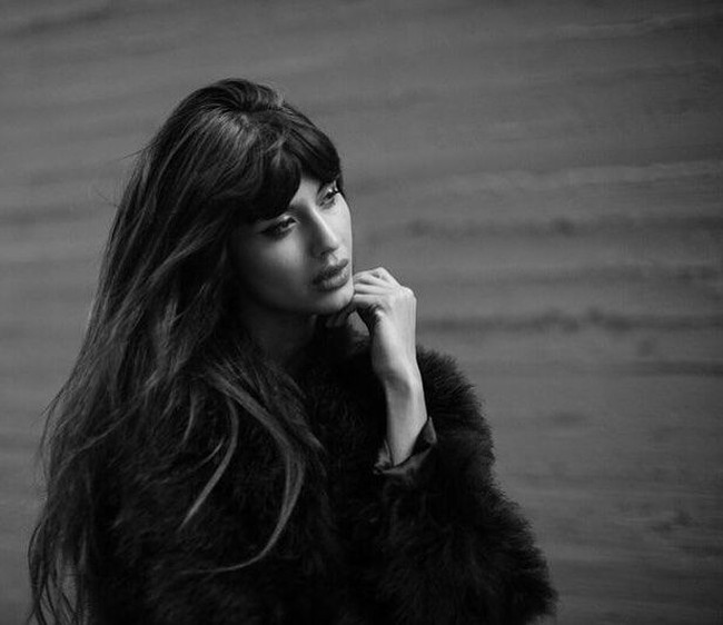 Wanita 33 tahun itu menyoroti hak para wanita yang kurang mampu dan tidak bisa pindah wilayah untuk bisa aborsi. Ia pun menyanyangkan jika aborsi harus ilegal untuk para wanita yang hamil karena menjadi korban pemerkosaan. Foto: Instagram @jameelajamilofficial