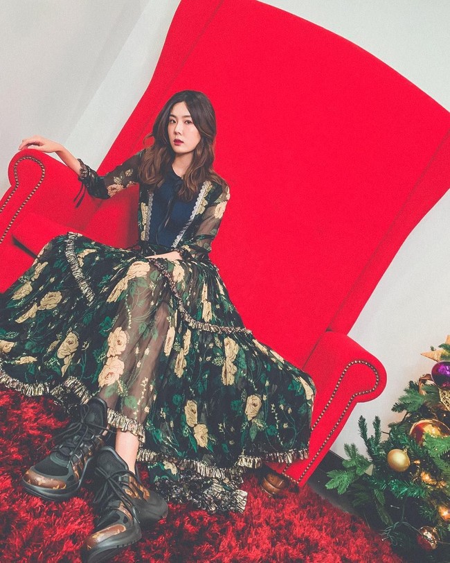 Dalam industri hiburan Singapura, Carrie dikenal sebagai aktris layar kaca serial Mandarin. Sejumlah serial yang dibintanginya di antaranya My One In A Million, Hello Miss Driver, Love At Cavenagh Bridge, My Agent Is A Hero, VIC dan masih banyak lagi. Foto: Instagram