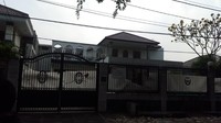 Harta milik terpidana korupsi Fuad Amin dilelang. Salah satu harta yang dilelang adalah rumah mewah yang berada di Jatinegara, Jakarta Timur, seharga Rp 33,63 miliar. Pengumuman lelang itu dicantumkan KPK dalam situs resminya. Lelang akan dilakukan melalui Kantor Pelayanan Kekayaan Negara dan Lelang (KPKNL) Jakarta III. (Foto: Dok. KPK)