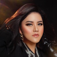 Kahiyang Ayu tampil beda dalam pemotretan yang dilakukan oleh FD Photography. Penampilan Kahiyang dipuji karena glamour bak artis Hollywood sampai mirip model iklan shampo. Foto: Dok. FD Photography