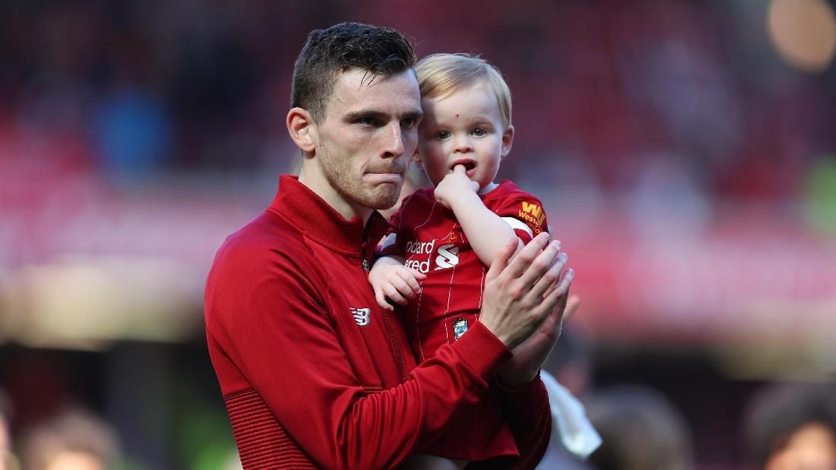 Andrew Robertson takkan tinggalkan Liverpool meski diminati Barcelona (Catherine Ivill/Getty Images)